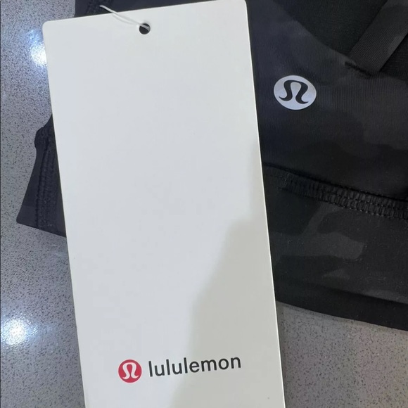 NWT Lululemon Sports Bra Black Camo - Picture 5 of 6